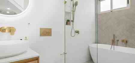 Walk-In Shower vs Bathtub: Which Should You Choose?