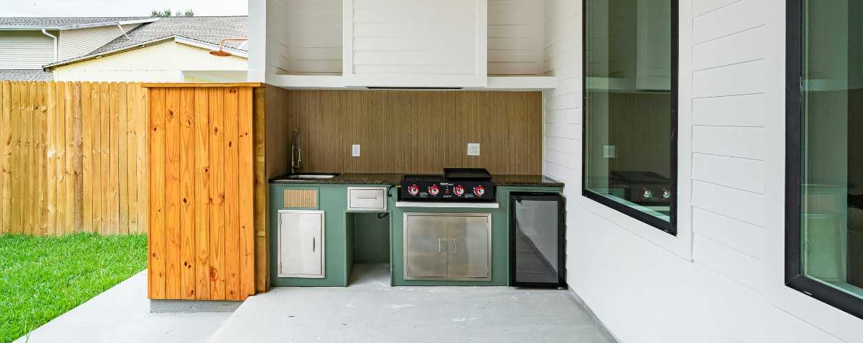 Outdoor Kitchen Builders